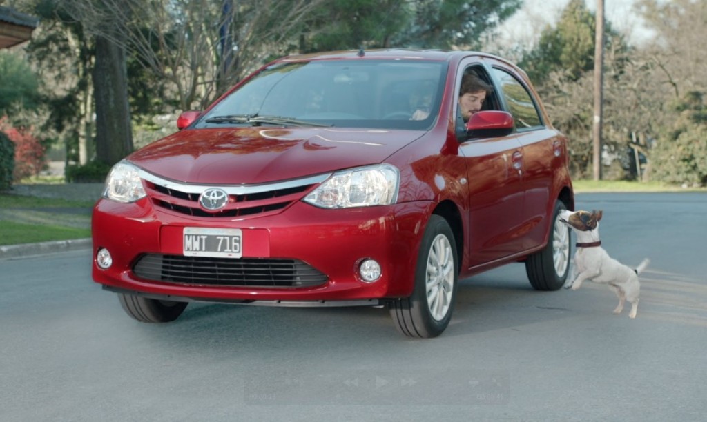 publicidad de toyota etios argentina #4