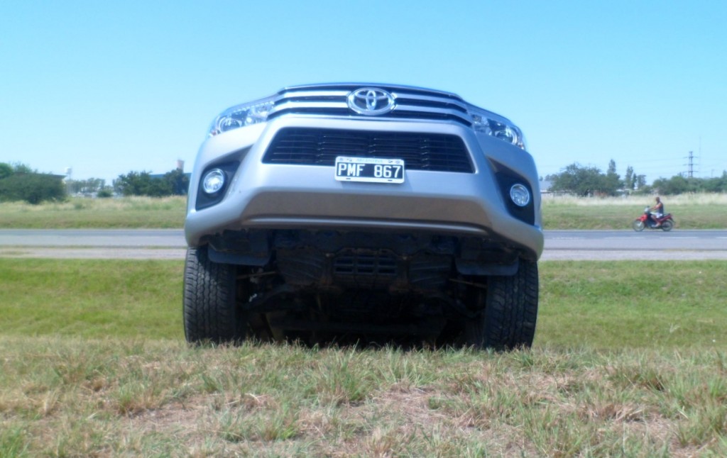 Toyota Hilux SRX 4x4 AT