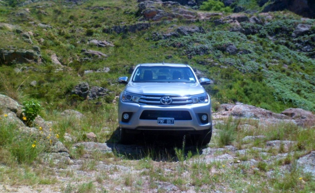 Toyota Hilux SRX 4x4 AT