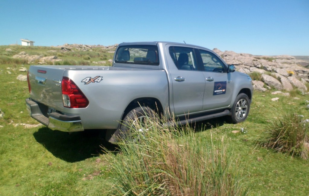 Toyota Hilux SRX 4x4 AT Toyota Hilux SRX 4x4 AT