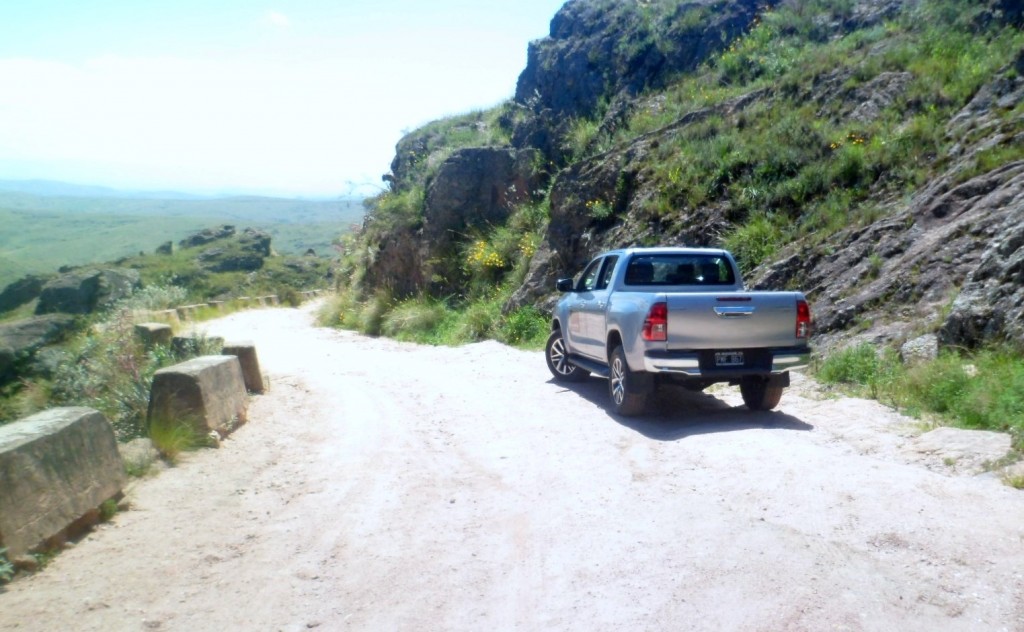 Toyota Hilux SRX 4x4 AT Toyota Hilux SRX 4x4 AT