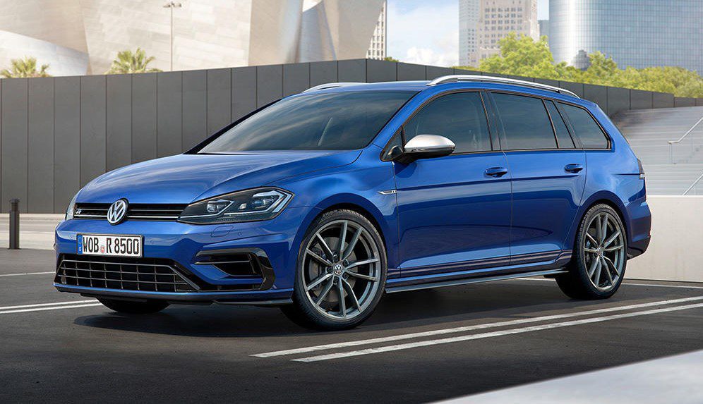 Volkswagen Golf R 2017. También Variant (rural)