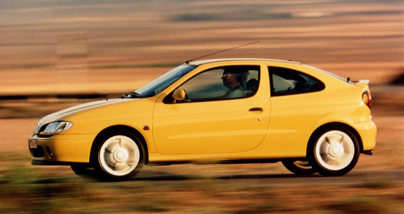 Otro histórico de Renault cumple años. El Megane festeja 25 años